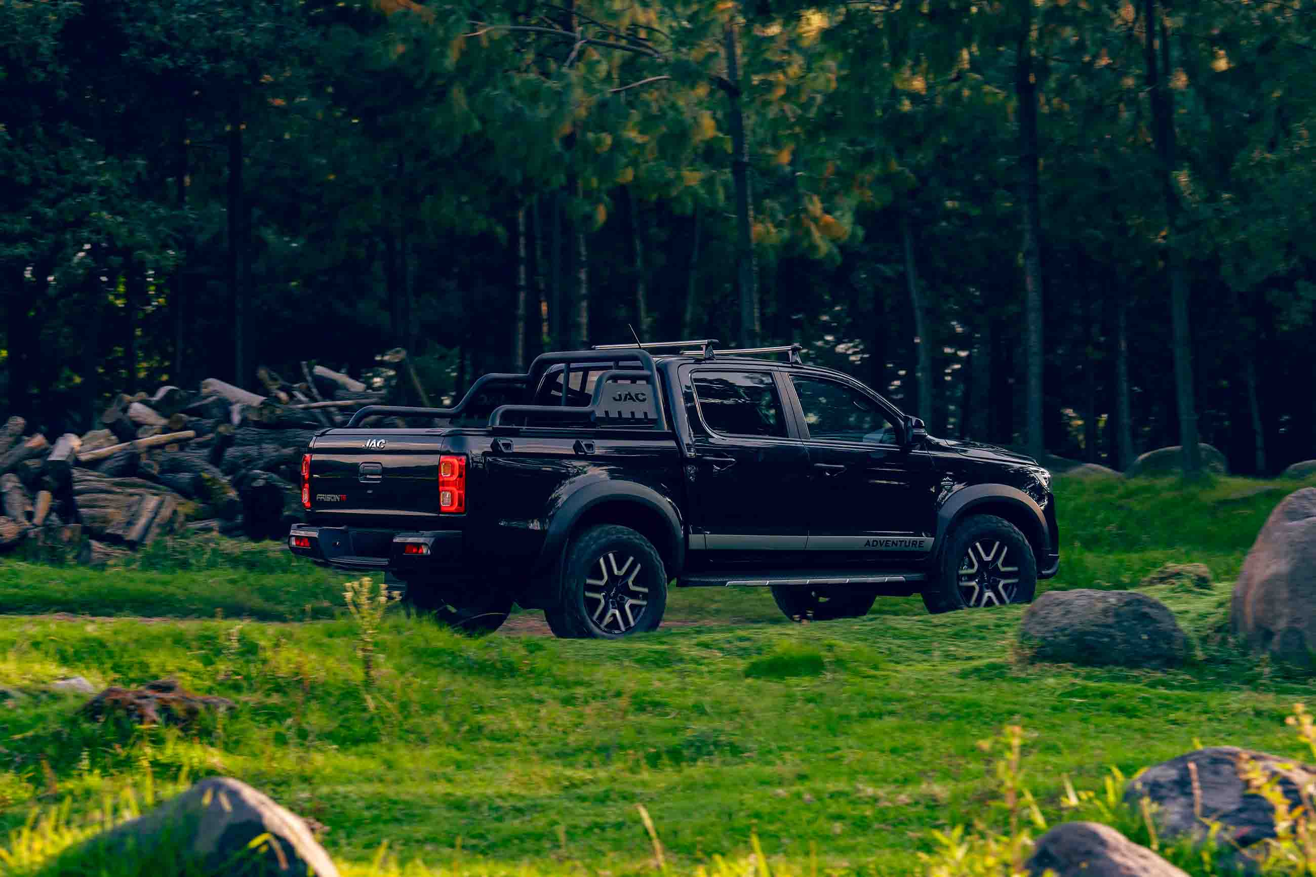 JAC Frison T8 Adventure 2025